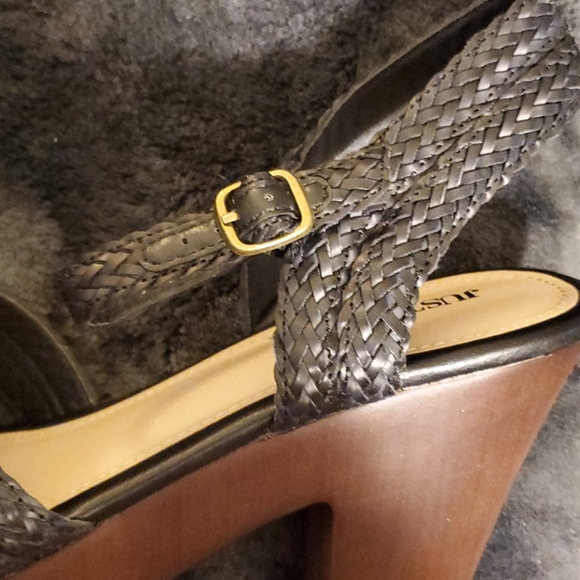 Sandals - Picture 3 of 6